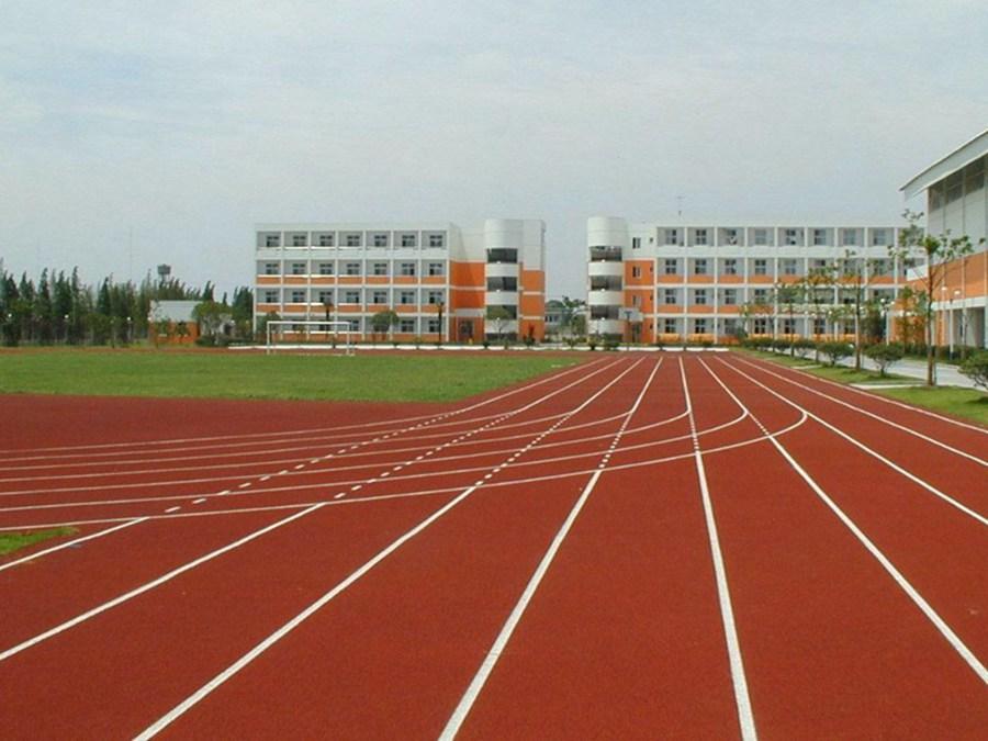 塑膠跑道的特性有哪些？塑膠跑道優(yōu)勢分析